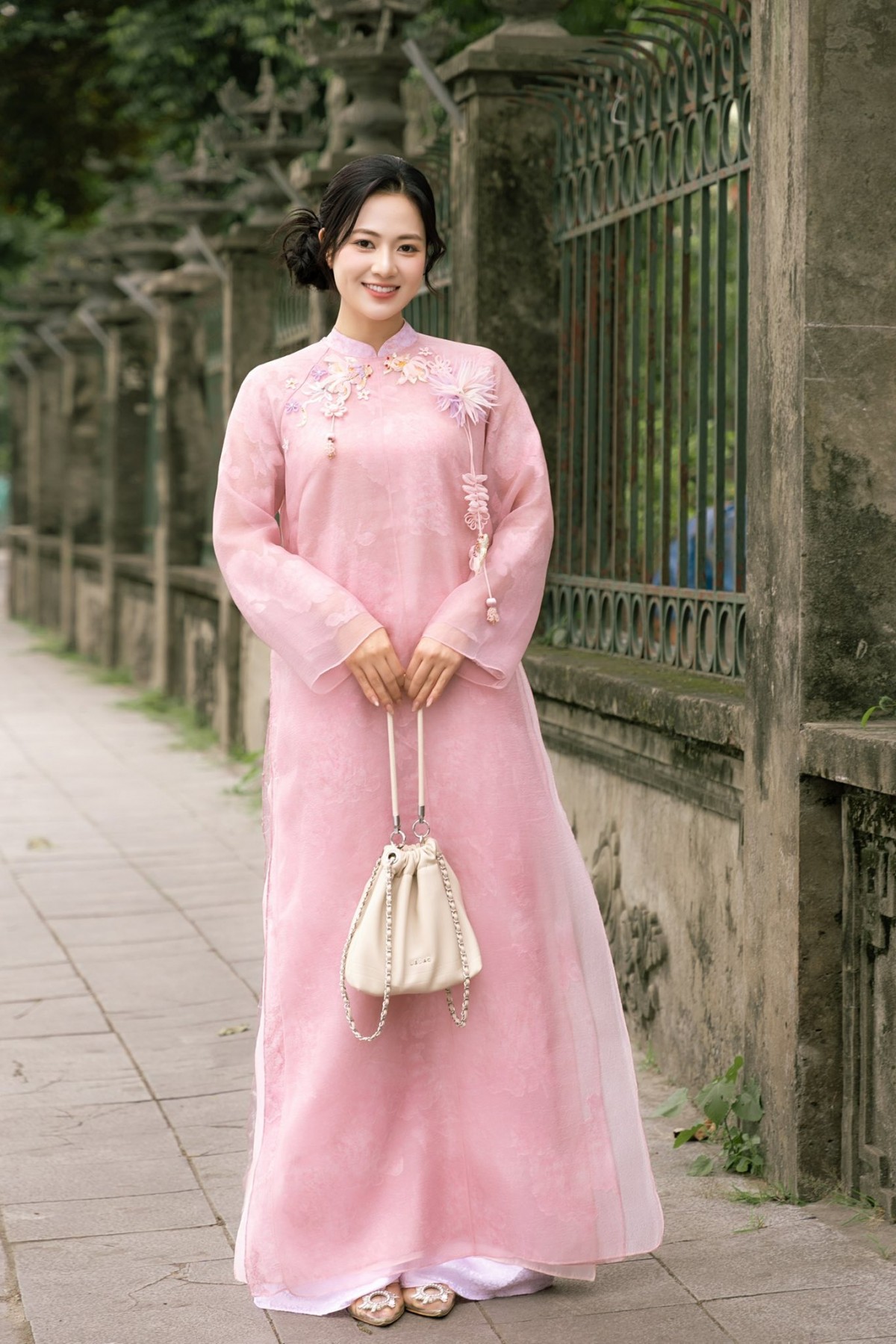 ‘Không giới hạn’: Bộ ba bạn thân Anh Đào – Việt Hoa – Minh Thu và chuyện tình ‘đan xen’ thú vị từ phim ra đời thực