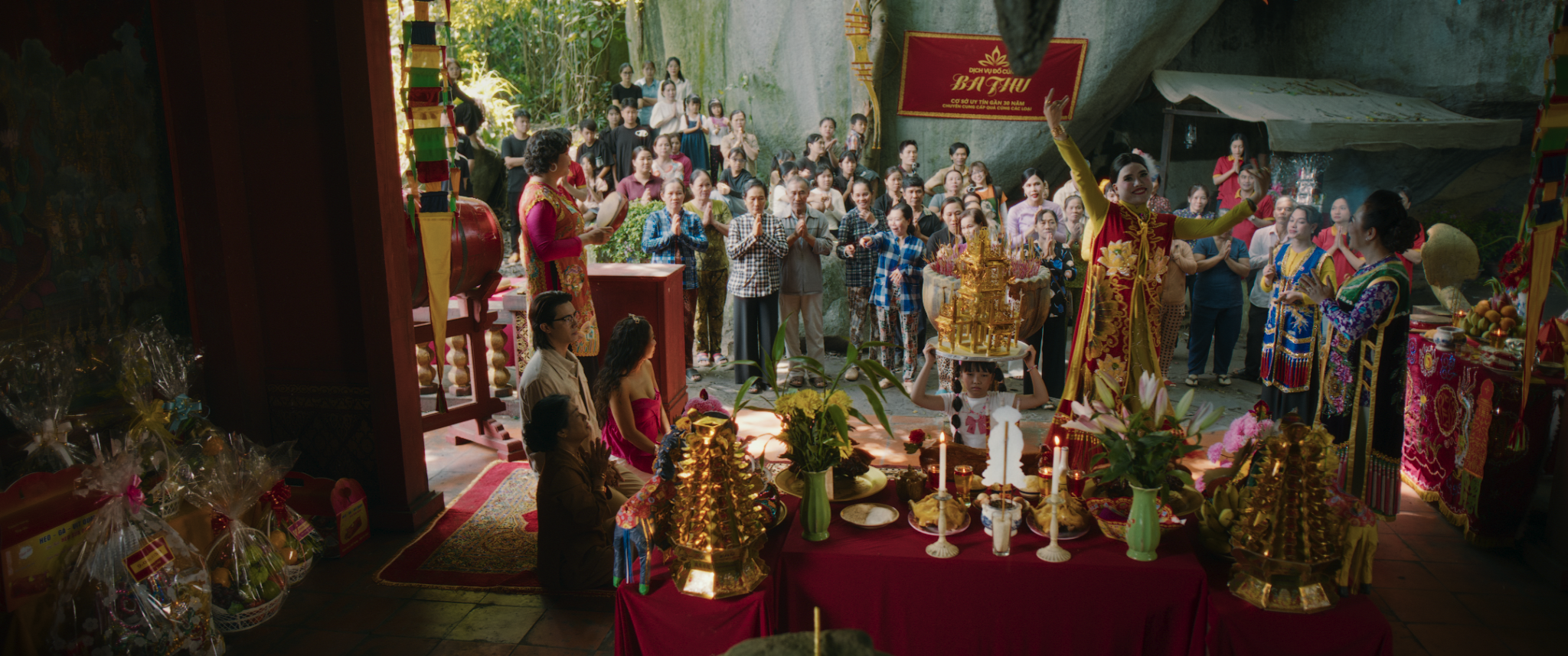 Nam thần Trần Ngọc Vàng gây sốc trong 'Heo năm móng'