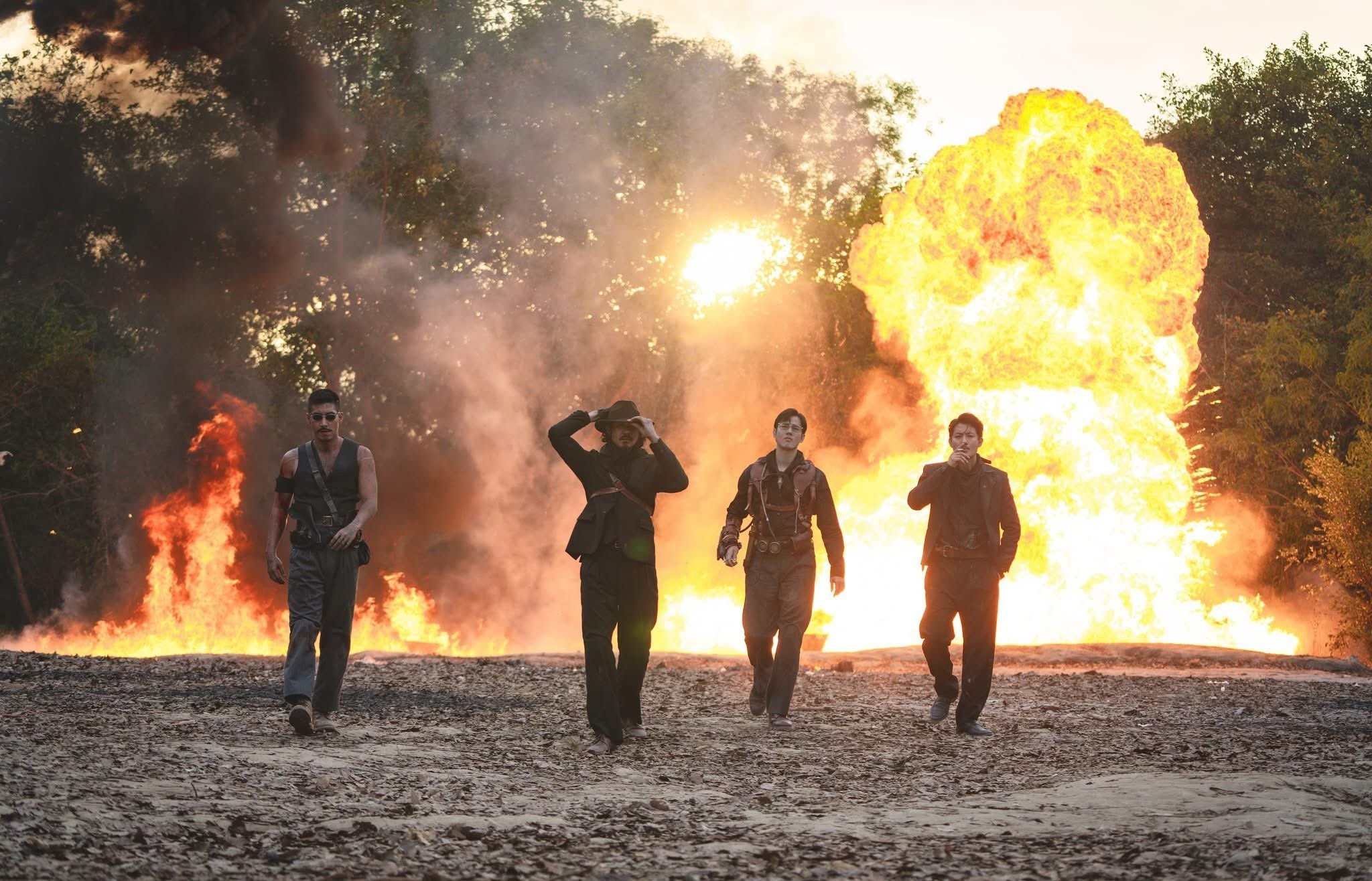 Sốt xình xịch với 'Tứ hổ đại náo': Siêu phẩm Thái Lan hài hước - bạo liệt - toàn trai đẹp!