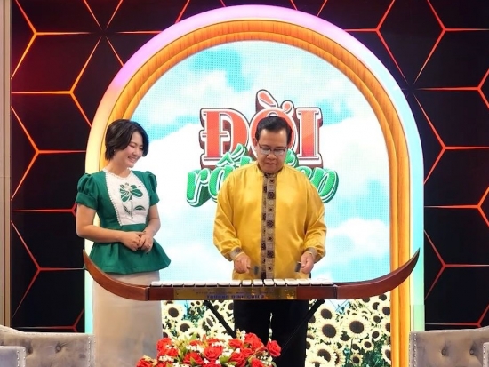 'Đời rất đẹp': Kỷ lục gia thế giới Trương Đình Chiếu 'dệt' nên hơn 1.000 bộ đàn đá để tặng lại cho đời