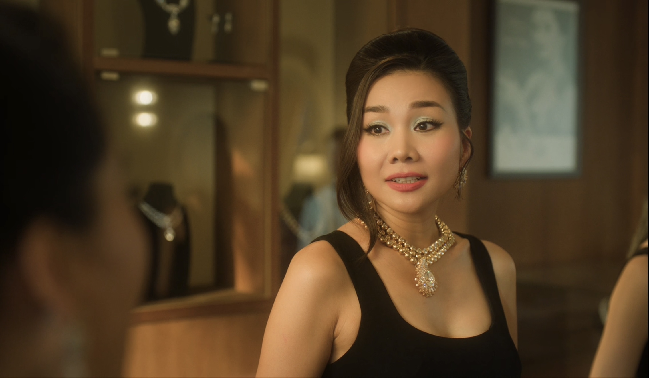 'Madames Thanh Sắc': Ám ảnh cảnh Thanh Hằng bị dìm đầu vào bể cá