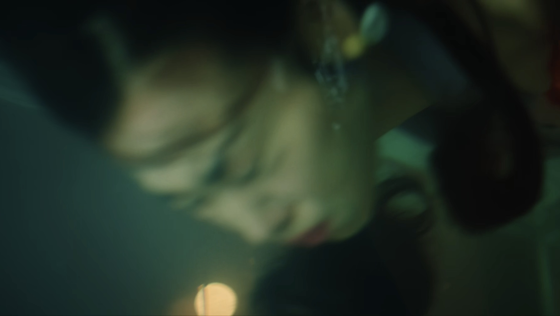 'Madames Thanh Sắc': Ám ảnh cảnh Thanh Hằng bị dìm đầu vào bể cá