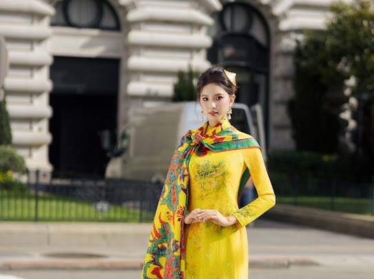 Cuộc chơi sắc độ ‘trang sức mềm’ từ khăn lụa của NTK Đỗ Trịnh Hoài Nam