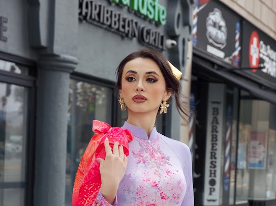 Cuộc chơi sắc độ ‘trang sức mềm’ từ khăn lụa của NTK Đỗ Trịnh Hoài Nam