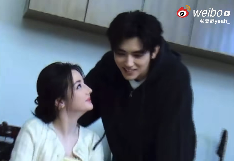 Cách quảng bá phim của Địch Lệ Nhiệt Ba, Trần Phi Vũ gây tranh cãi