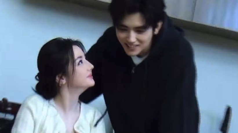 Cách quảng bá phim của Địch Lệ Nhiệt Ba, Trần Phi Vũ gây tranh cãi