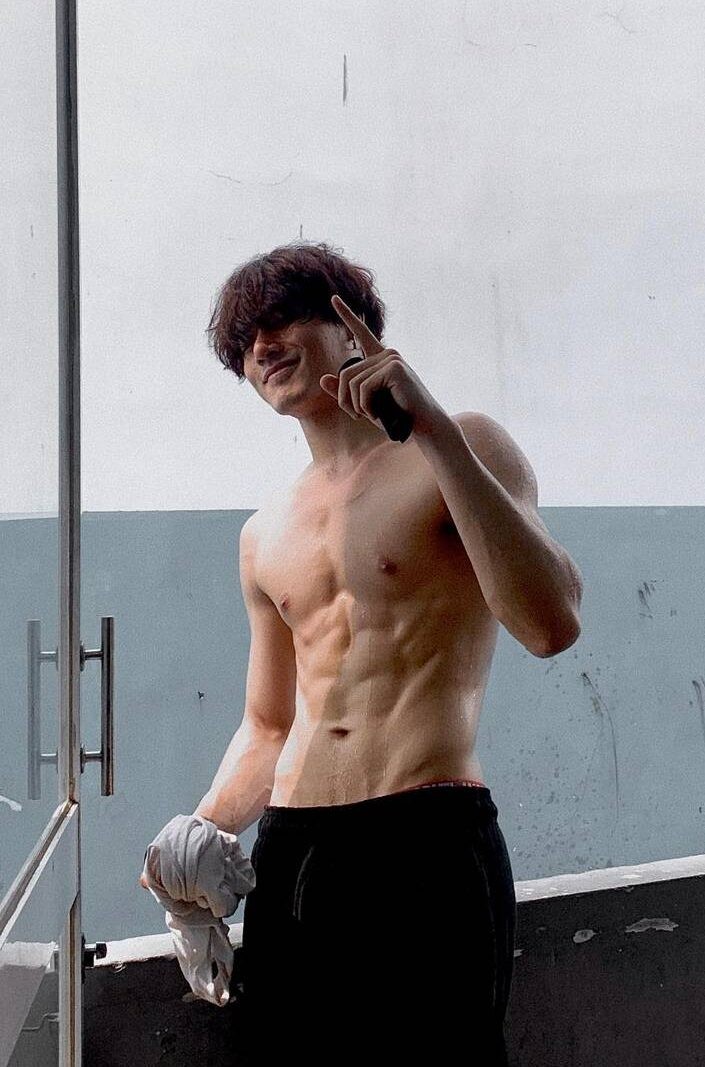 Khương Lê – Nam chính 'Hẹn em ngày nhật thực' gây sốt: Cao 1m86, từng là cầu thủ bóng rổ