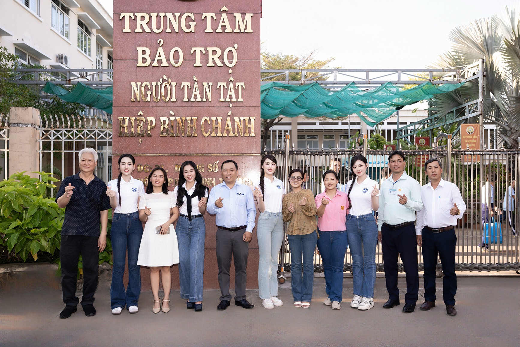 Hoa hậu, Á hậu 'Miss World Vietnam 2025' trao hơn 140 triệu cho người khuyết tật tại TP. HCM