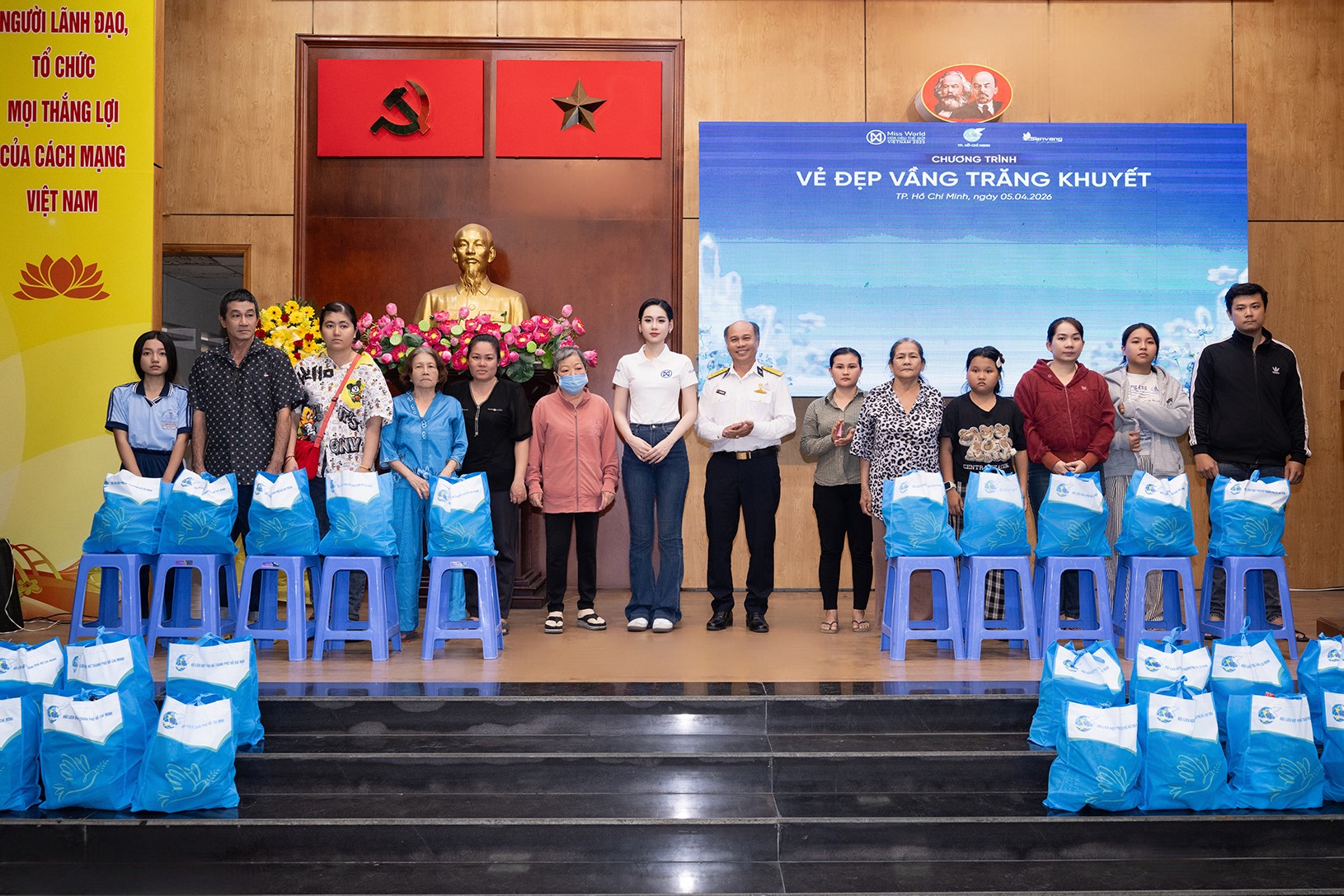 Hoa hậu, Á hậu 'Miss World Vietnam 2025' trao hơn 140 triệu cho người khuyết tật tại TP. HCM