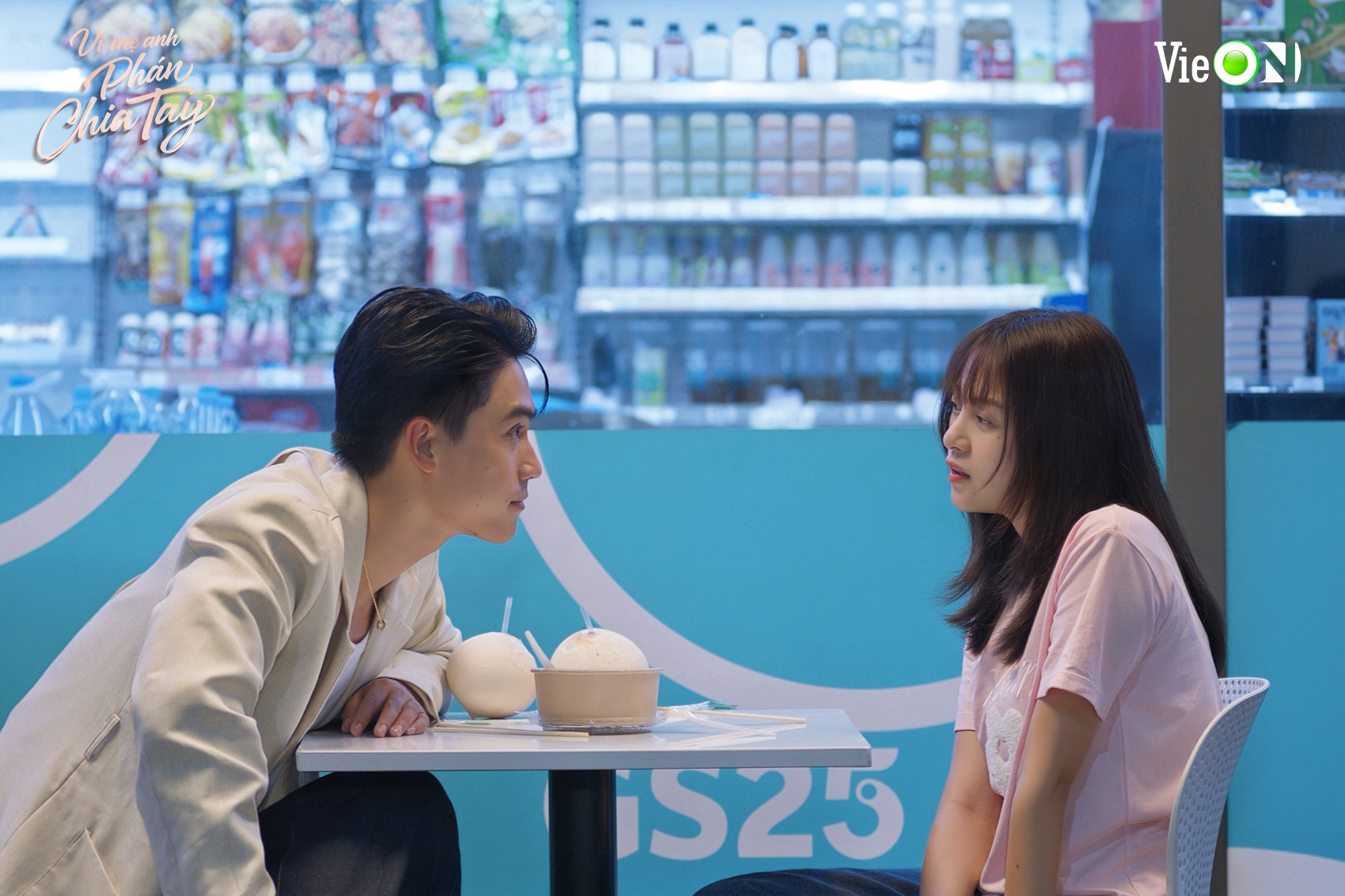 'Vì mẹ anh phán chia tay': 'Chị đẹp trap girl' Lê Phương mê mẩn nhan sắc đàn em 'đẹp từ chính đến phụ'