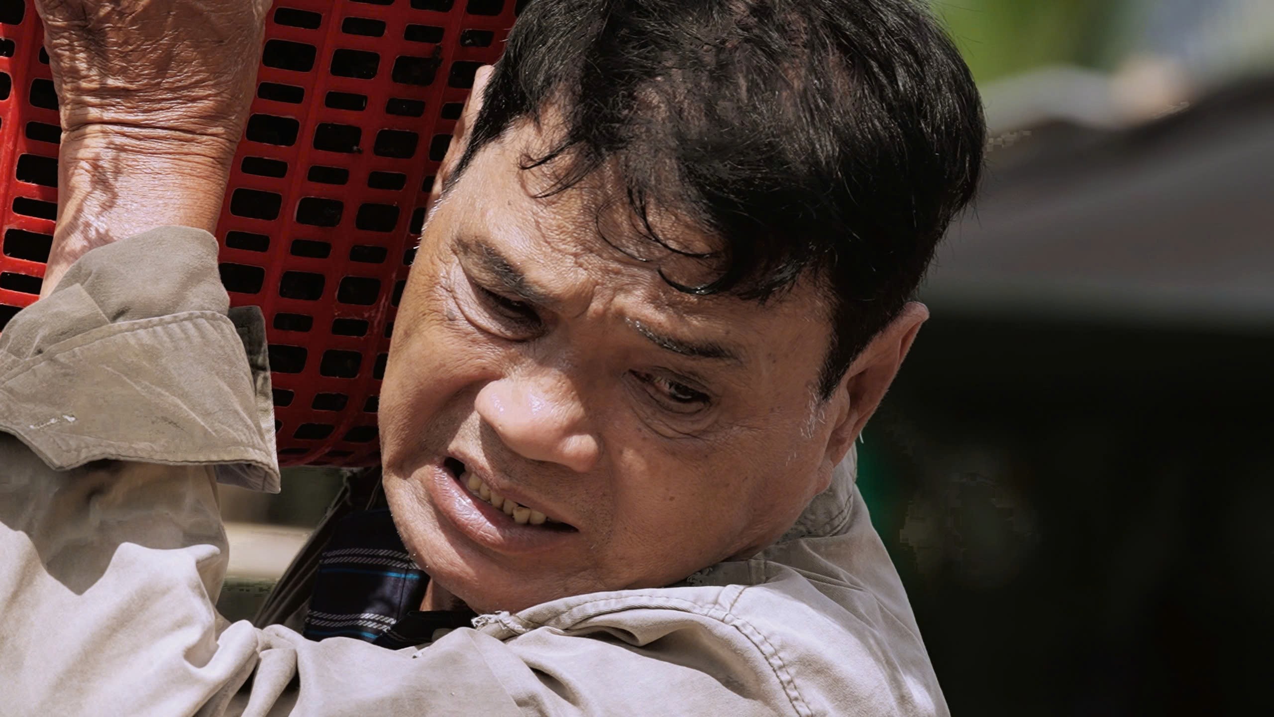 Diễn viên Mai Trần tái xuất đầy cảm xúc trong MV 'Ơn cha' của 'Ông hoàng nhạc gia đình' Quách Beem