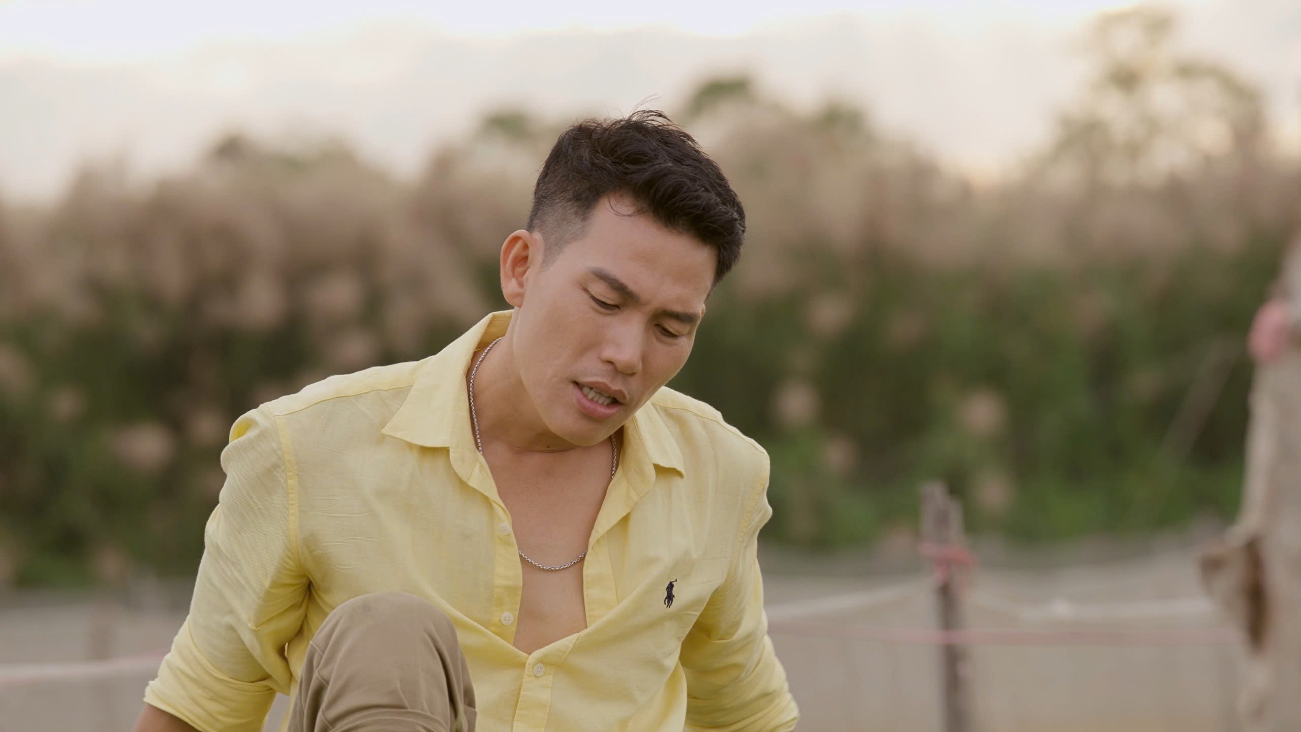 Diễn viên Mai Trần tái xuất đầy cảm xúc trong MV 'Ơn cha' của 'Ông hoàng nhạc gia đình' Quách Beem