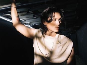 Grey D lập kỳ tích với Side A 'Ánh sáng • Màn đêm', phủ sóng toàn bộ BXH nhạc số