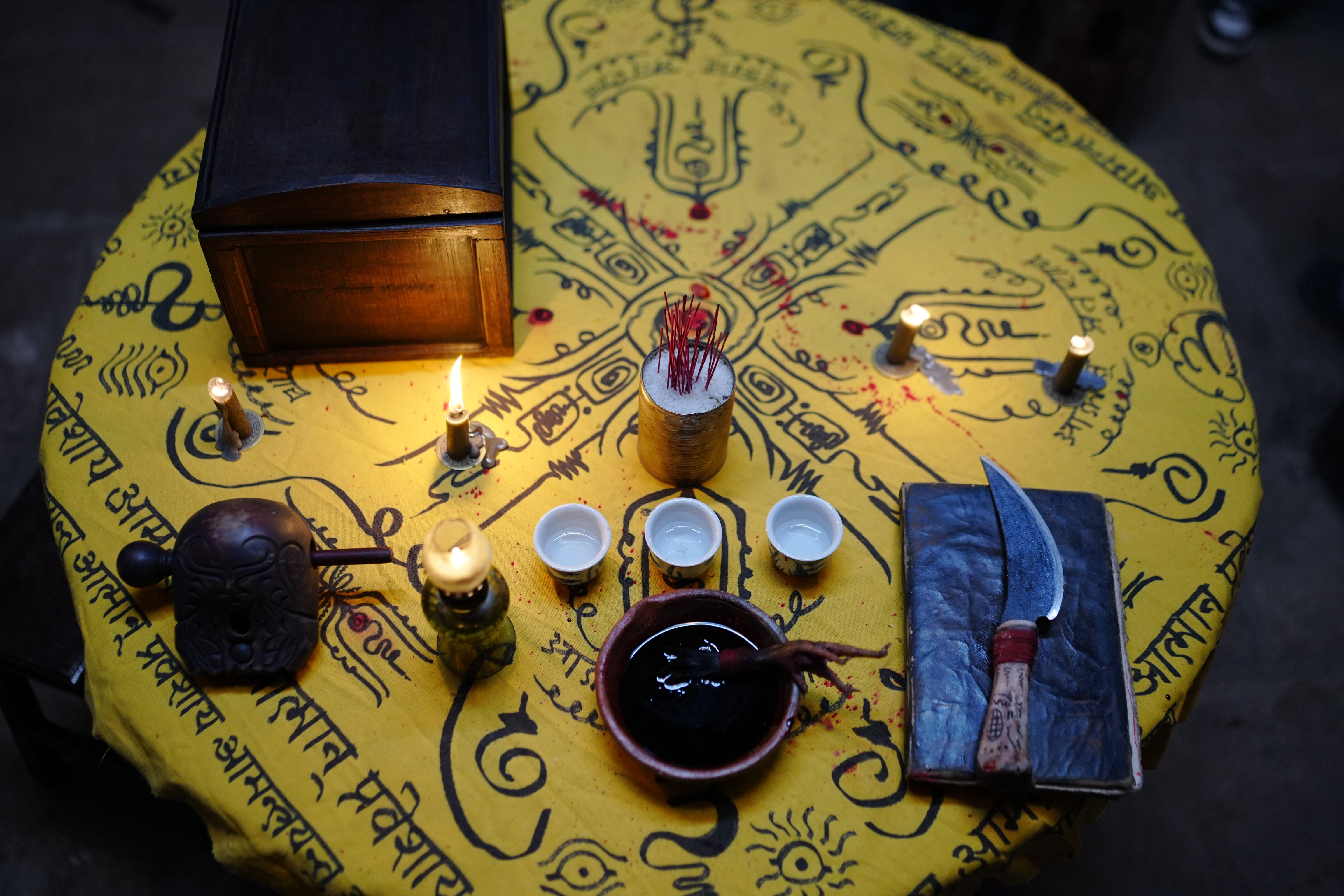 Thờ ma xó – Nghi lễ 'luyện' vong hồn từ người đã mất?