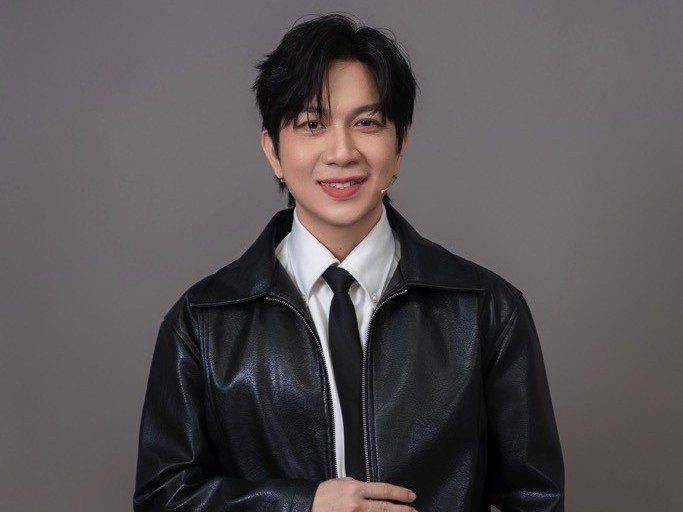 Châu Ngọc Hiếu từng cầm xe máy để làm MV, trữ sẵn đồ ăn để cầm cự khi không có show