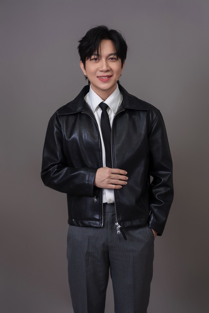 Châu Ngọc Hiếu từng cầm xe máy để làm MV, trữ sẵn đồ ăn để cầm cự khi không có show