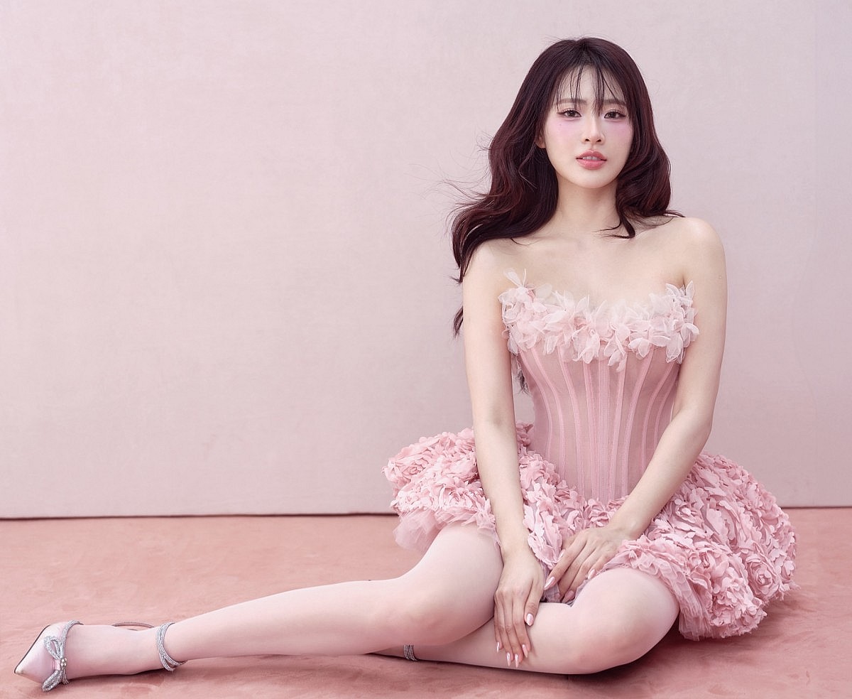 Minh Trang: Tôi đang điều trị bệnh cột sống để tự tin hơn khi lên hình