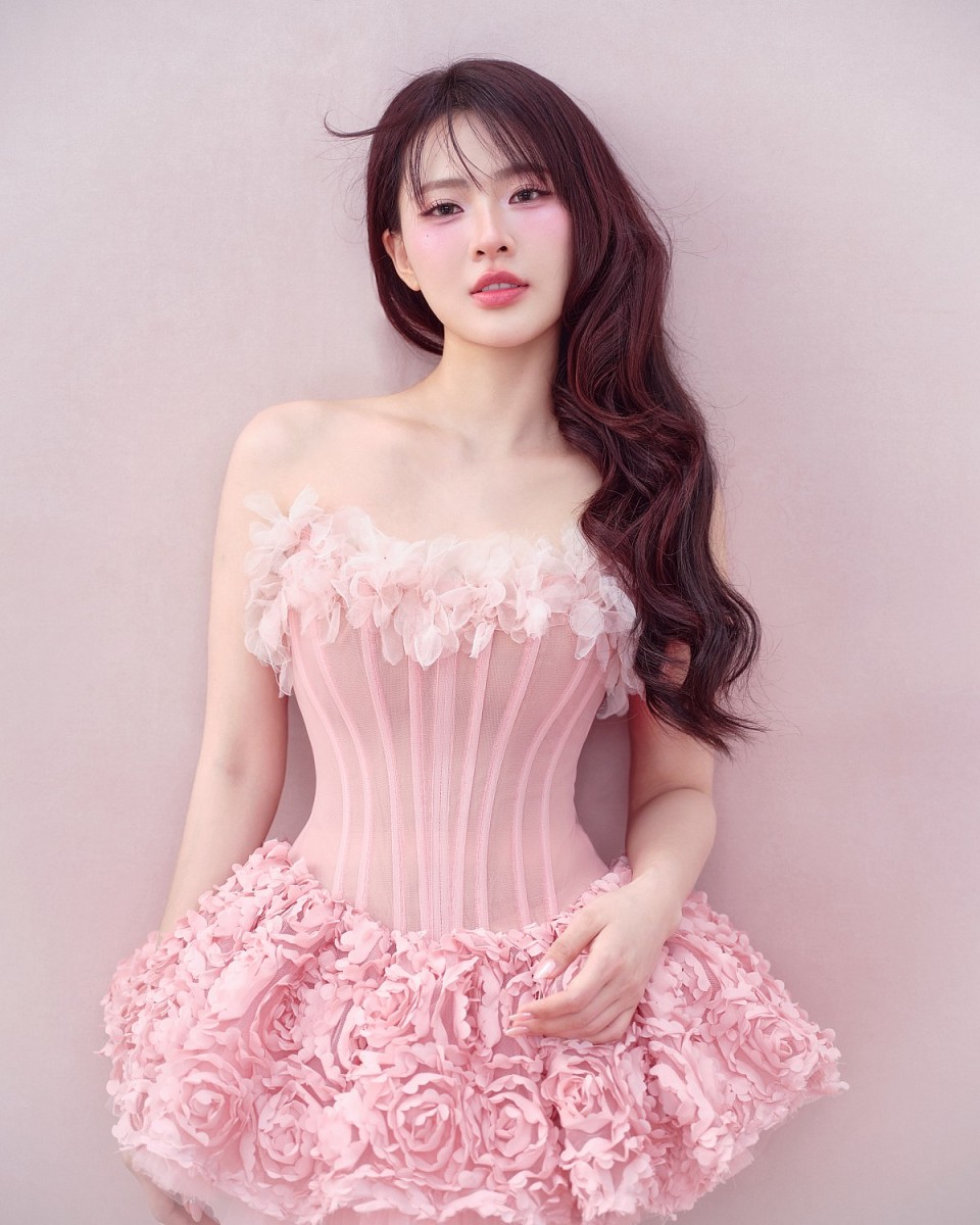 Minh Trang: Tôi đang điều trị bệnh cột sống để tự tin hơn khi lên hình