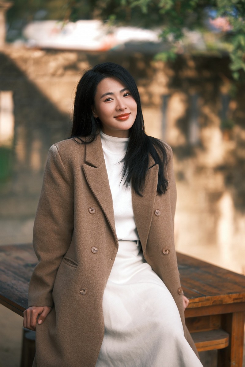 Minh Trang: Tôi đang điều trị bệnh cột sống để tự tin hơn khi lên hình