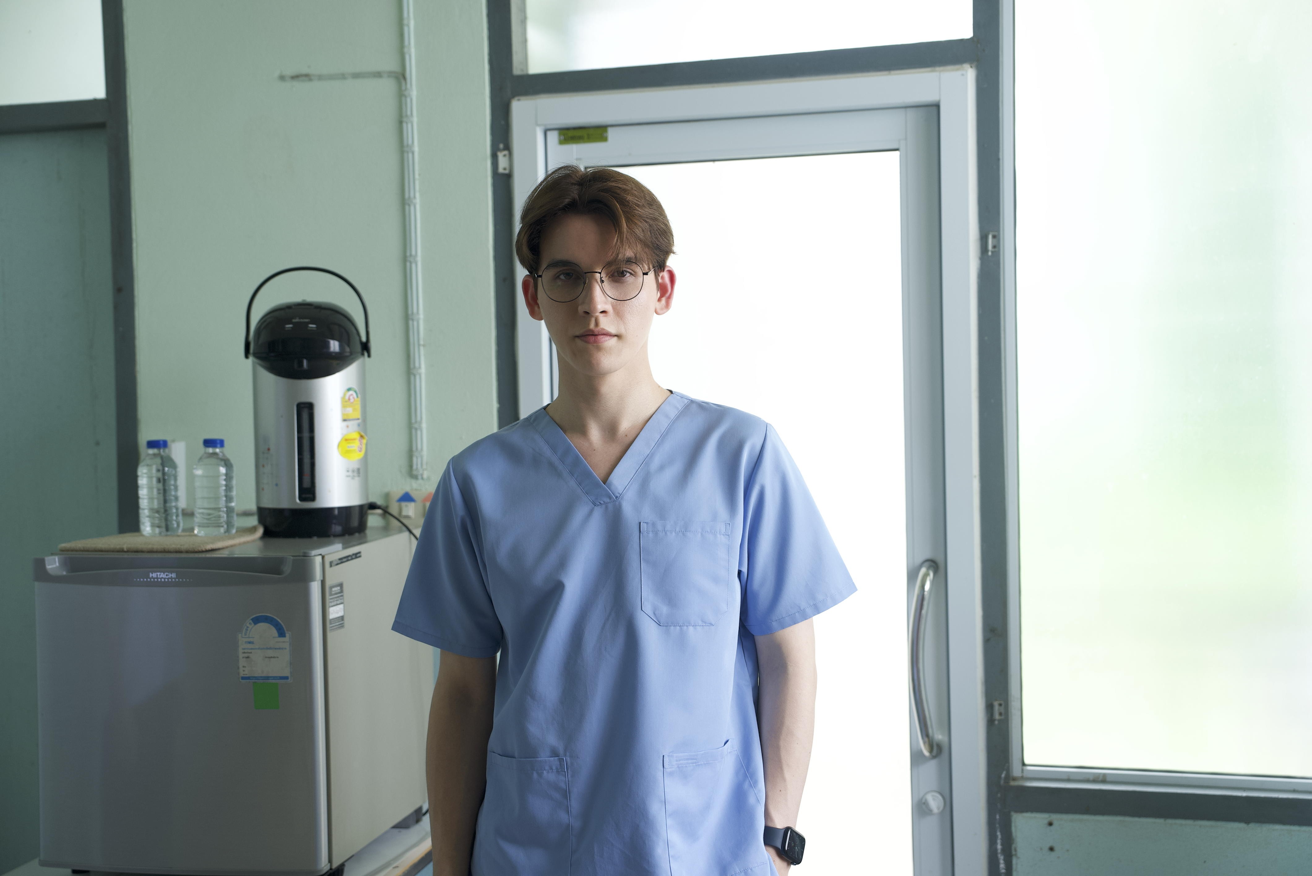 Cặp mỹ nam boylove MosBank lột xác trong phim kinh dị tâm linh 'Ta Khon - Quỷ đội lốt người'