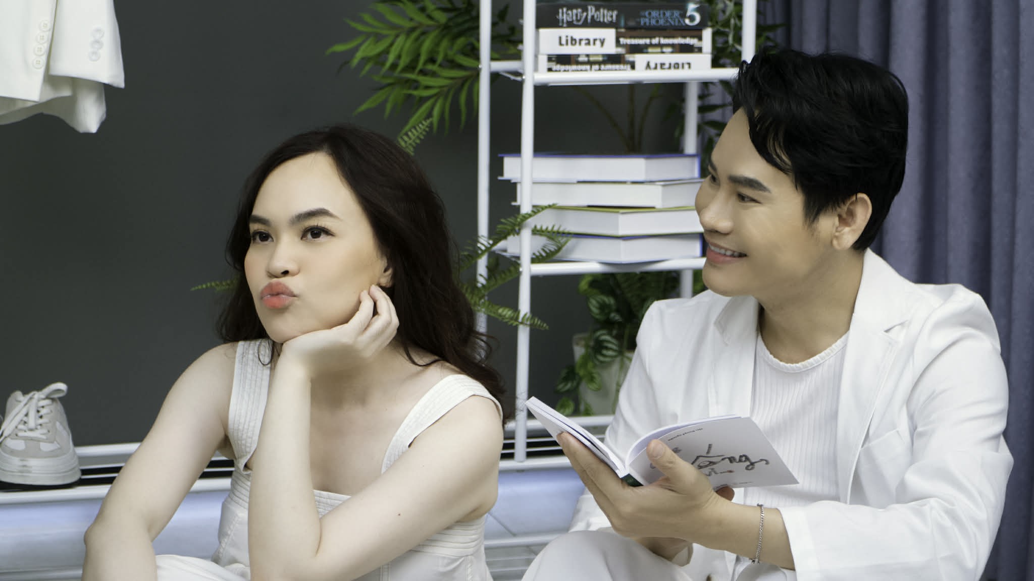MC Hồng Phúc làm studio tại gia tặng vợ, kỷ niệm 27 năm yêu và cưới