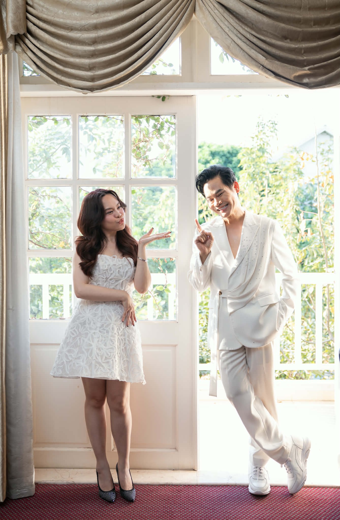 MC Hồng Phúc làm studio tại gia tặng vợ, kỷ niệm 27 năm yêu và cưới