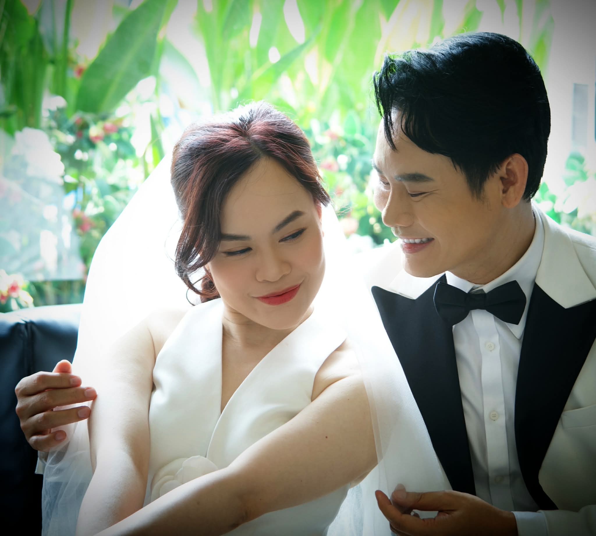 MC Hồng Phúc làm studio tại gia tặng vợ, kỷ niệm 27 năm yêu và cưới