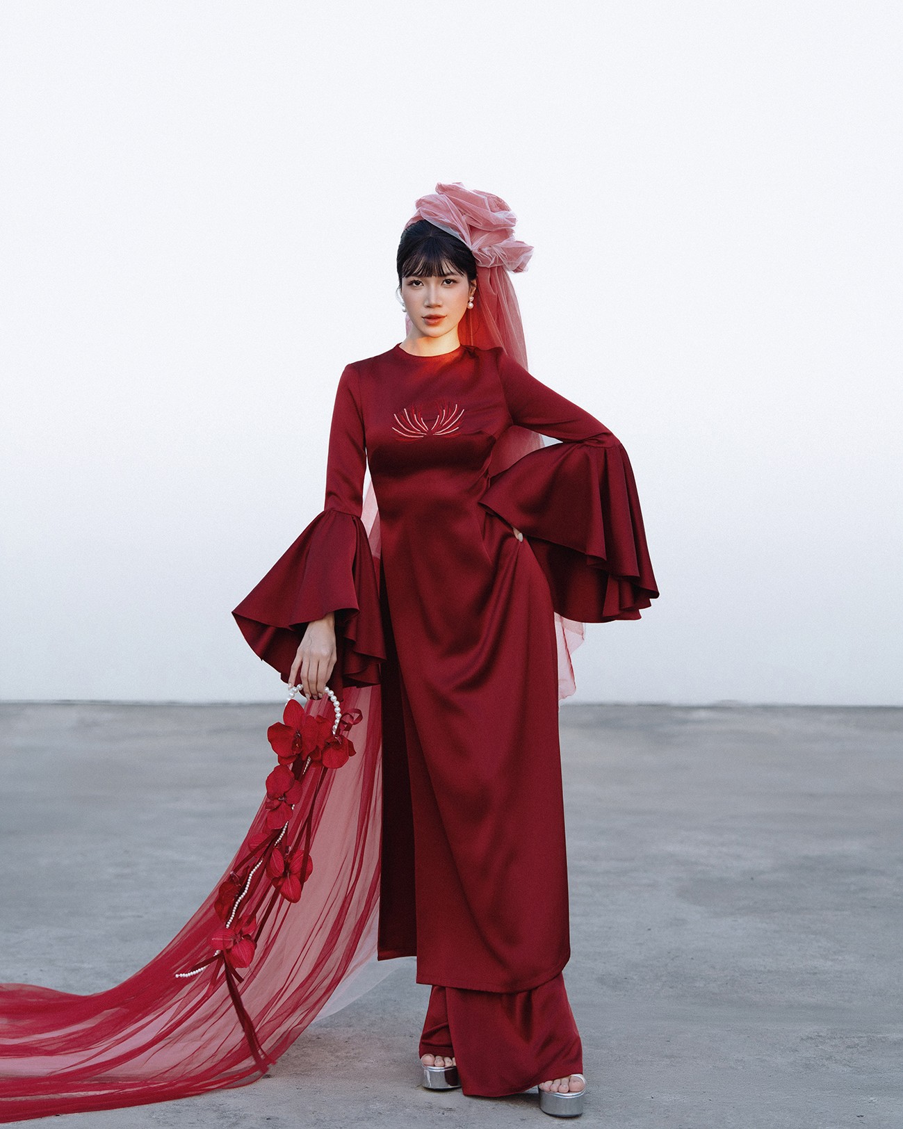 Từ phim 'Song hỷ lâm nguy', Hynee Cao Thanh Huyền tung bộ ảnh cưới đỏ rực cùng Hoàng Phi, phải chăng 'phim giả tình thật'?