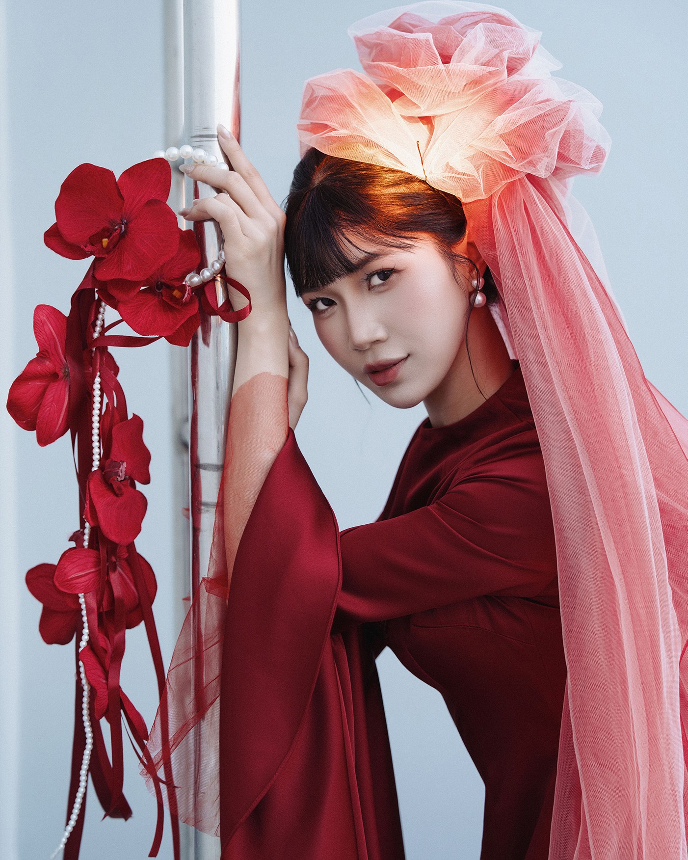 Từ phim 'Song hỷ lâm nguy', Hynee Cao Thanh Huyền tung bộ ảnh cưới đỏ rực cùng Hoàng Phi, phải chăng 'phim giả tình thật'?