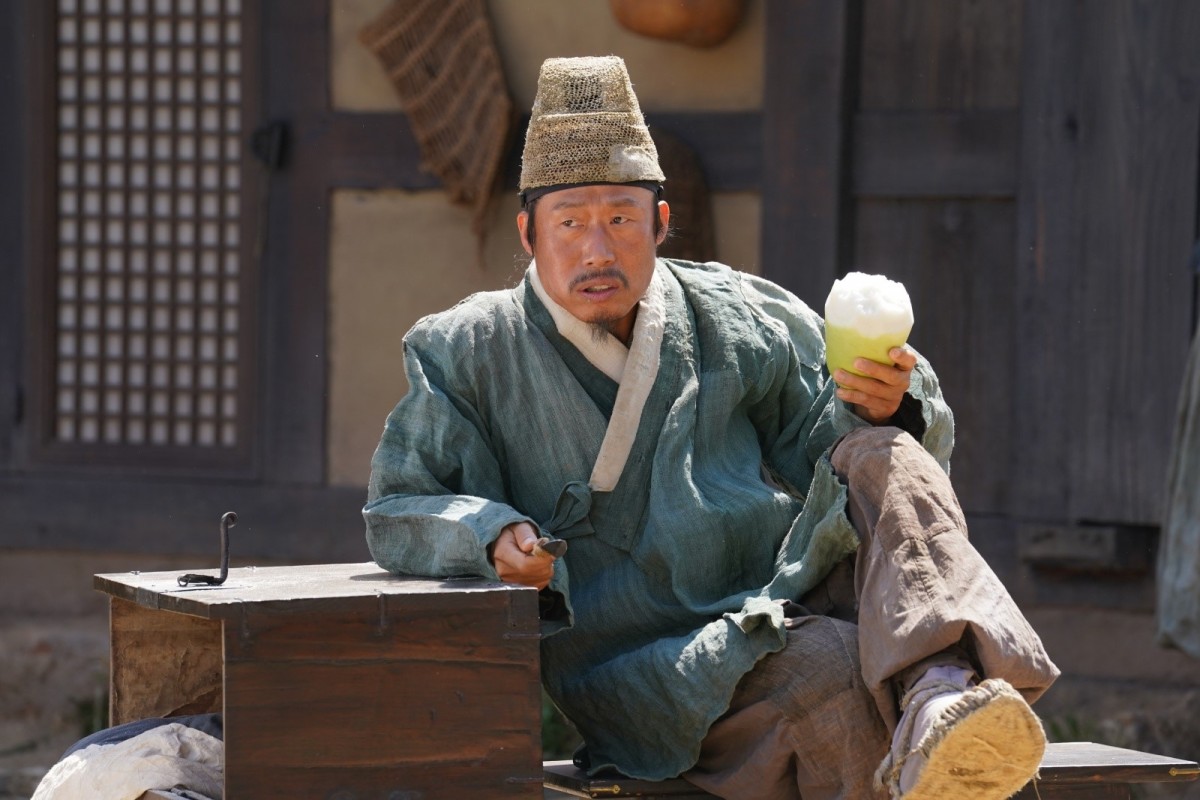 ‘Dưới bóng Điện Hạ’: Thành công nhờ kể chuyện lịch sử bằng cảm xúc