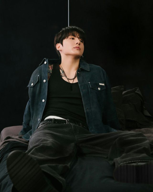 Jungkook (BTS) gây tranh cãi với thái độ trong livestream