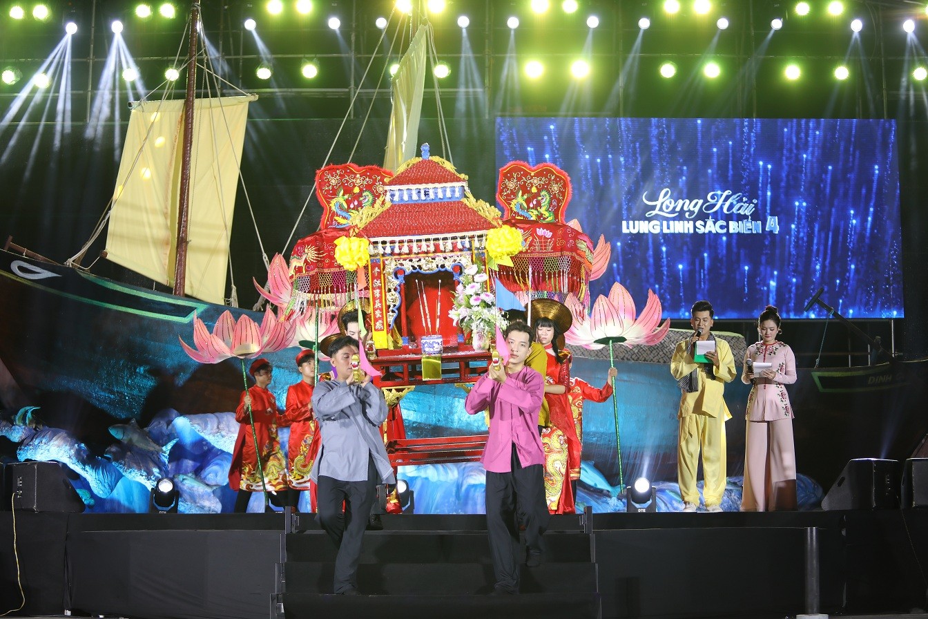 Nhiều nghệ sĩ tụ hội tại Lễ hội Dinh Cô 'Long Hải lung linh sắc biển 4'