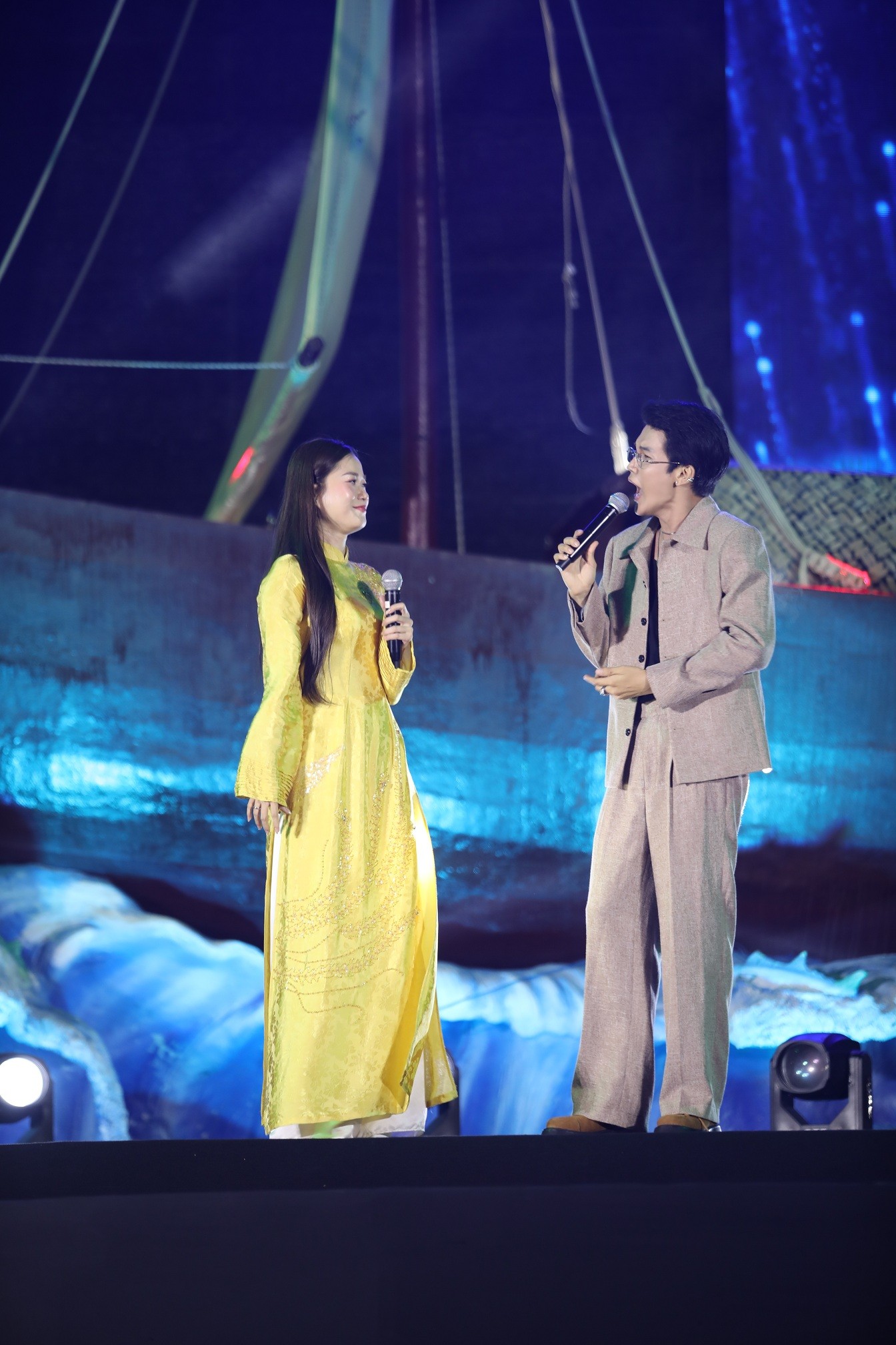 Nhiều nghệ sĩ tụ hội tại Lễ hội Dinh Cô 'Long Hải lung linh sắc biển 4'