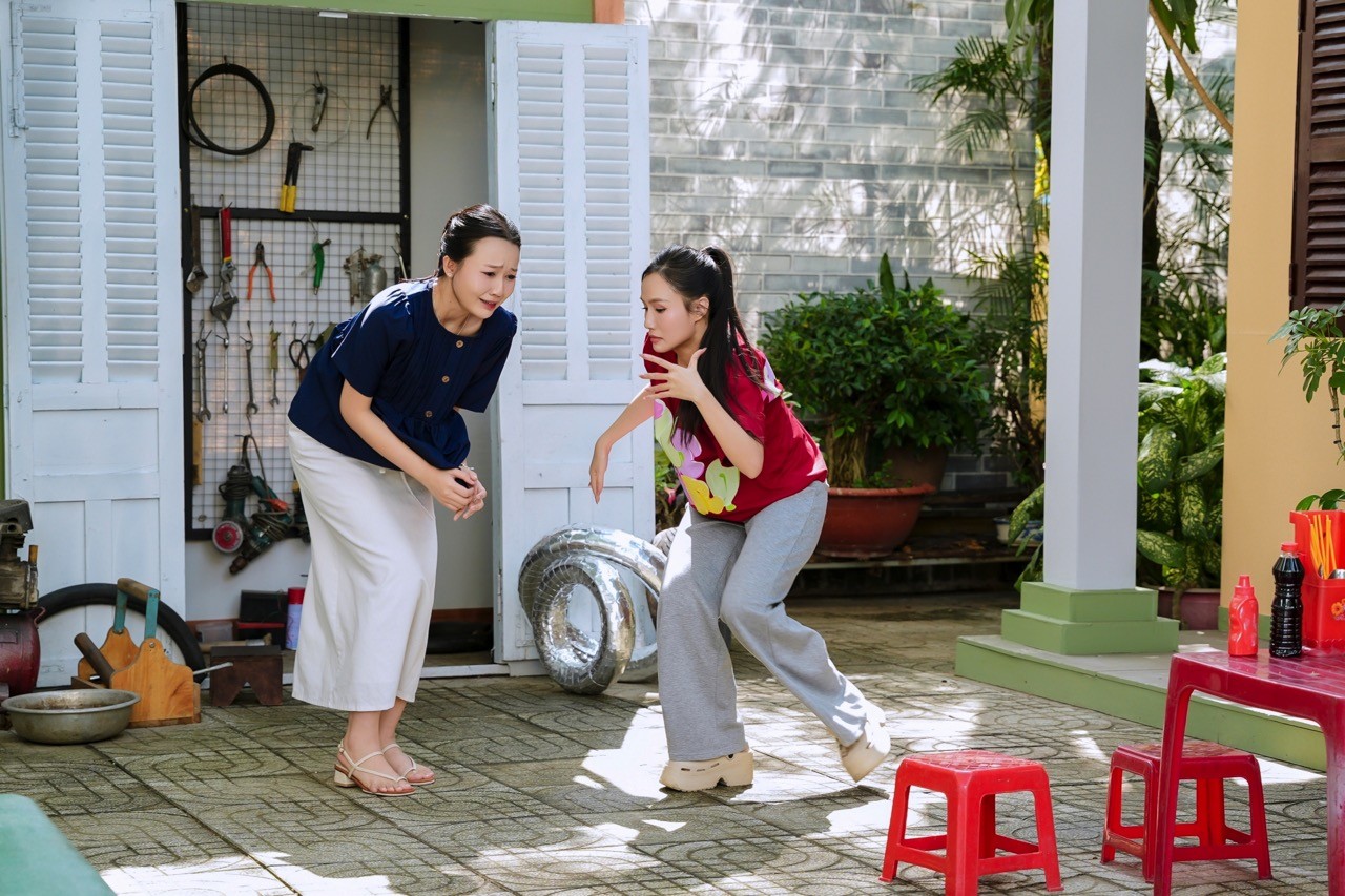 Phan Như Thùy 'lột xác' với hình tượng nữ sinh cá tính trong 'Hẻm không tình yêu'