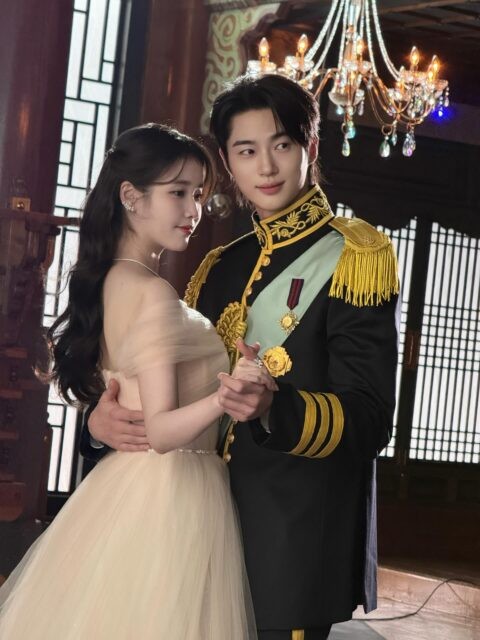 'Perfect Crown' của IU và Byun Woo Seok thống trị toàn cầu