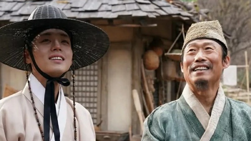 Lý do 'Dưới bóng điện hạ' giữ chân khán giả mà không cần kịch tính?