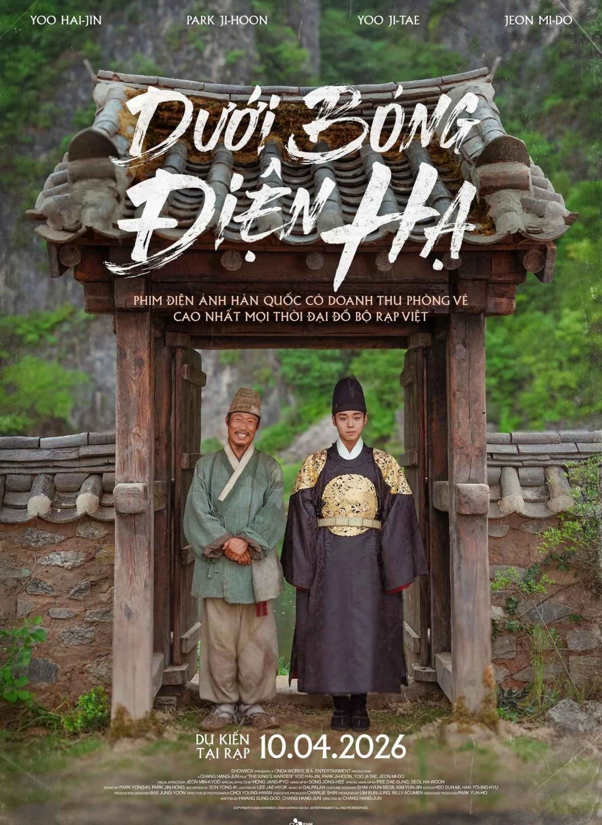 'Dưới bóng điện hạ': Điều gì giúp bộ phim giữ chân khán giả mà không cần kịch tính