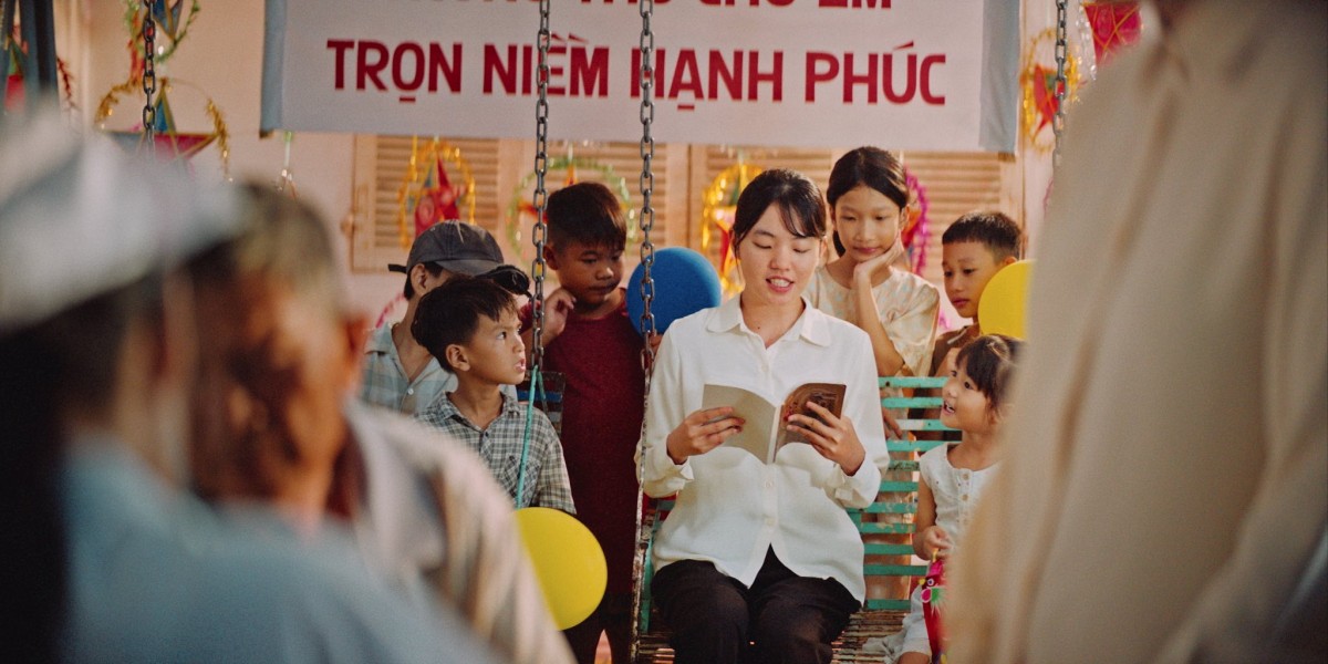 Đạo diễn ‘Hẹn em ngày nhật thực’ công bố dự án điện ảnh 'Chờ em bên thềm trăng' sau khi bộ phim cán mốc 100 tỷ đồng doanh thu