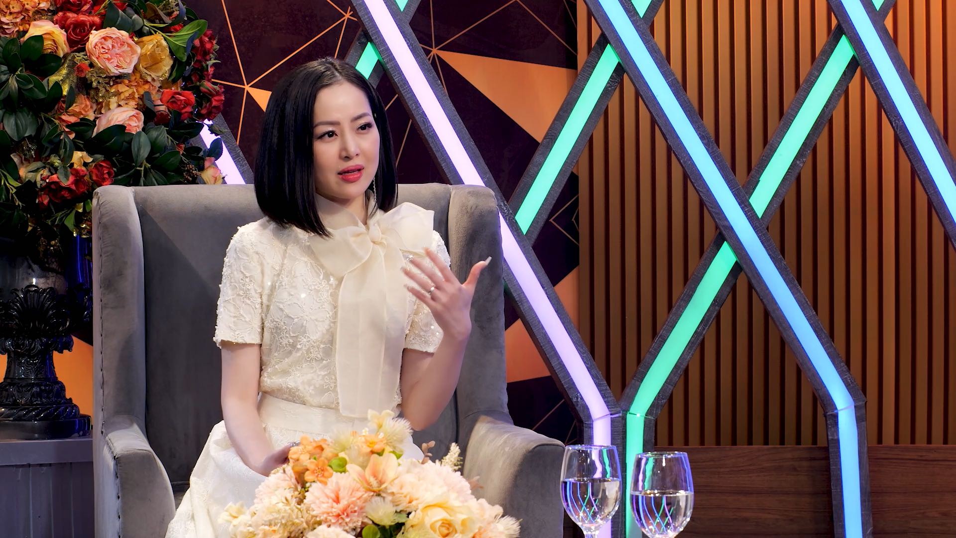 'Chuyện tối cùng sao': Ngọc Hoa chia sẻ về cú rẽ ngang từ Marketing và định mệnh với nghề diễn