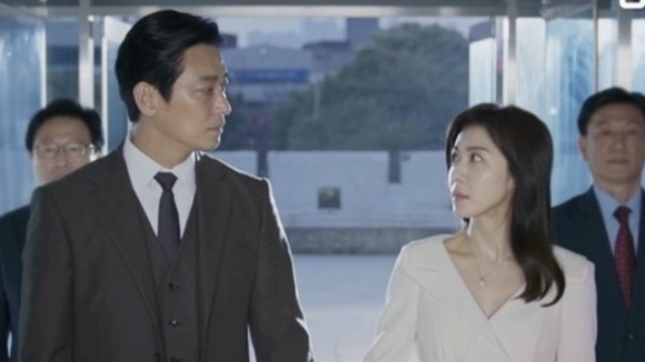 'Climax' giật gân gây sốc cũng không sánh được với 'Nữ luật sư kỳ lạ Woo Young Woo'