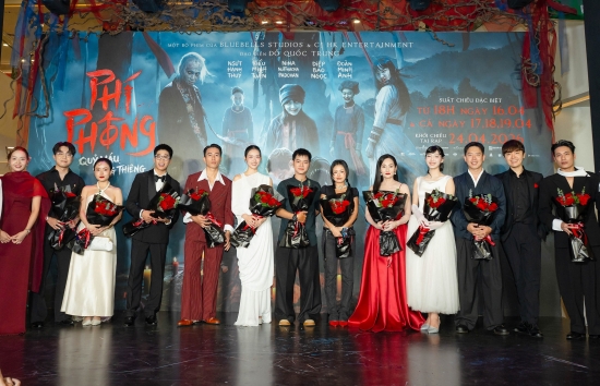 'Phí Phông: Quỷ máu rừng thiêng': Kinh dị chỉ là áo khoác, lắng đọng cảm xúc chính là nỗi sợ bên trong của con người