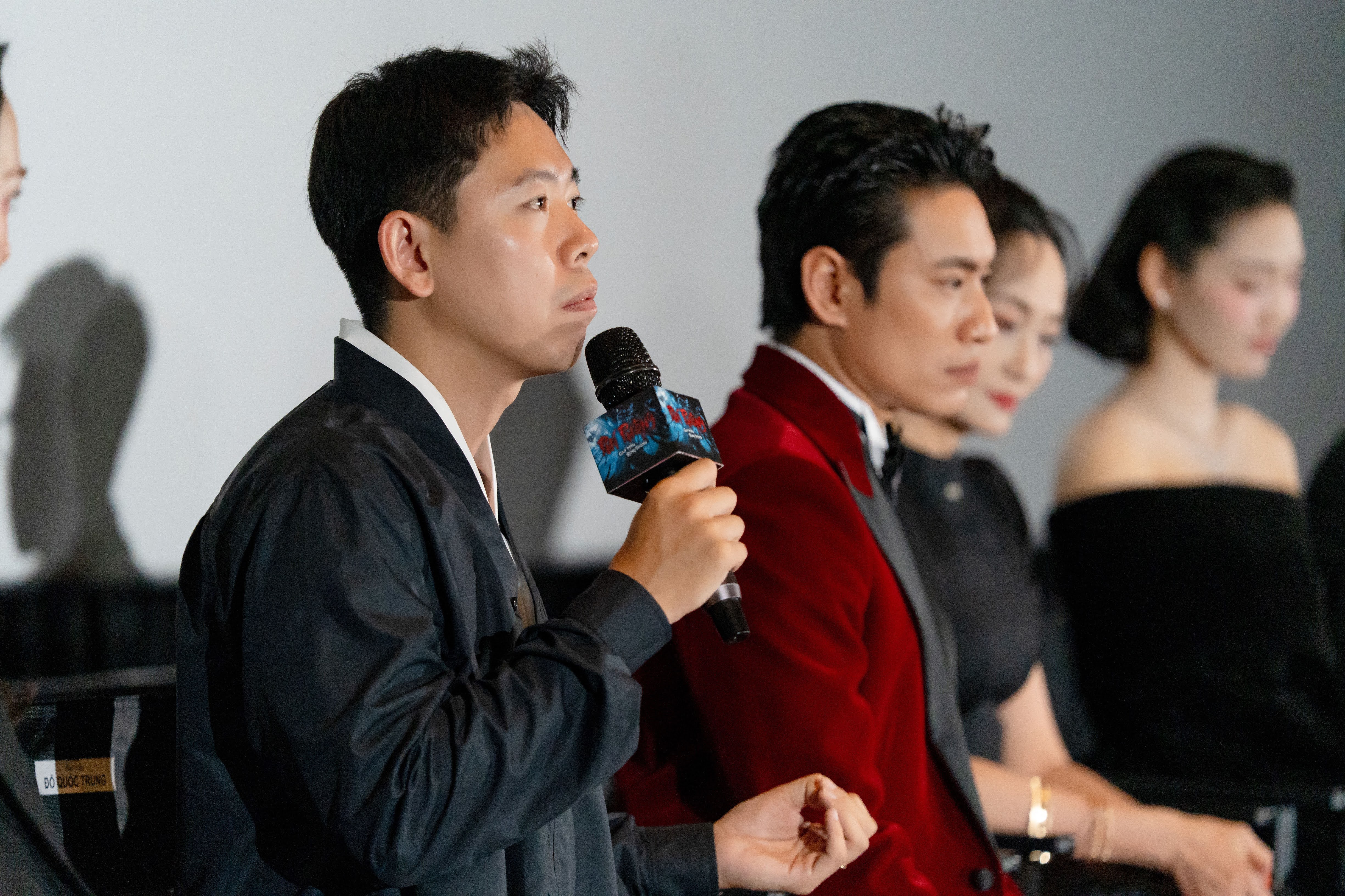 'Phí Phông: Quỷ máu rừng thiêng': Kinh dị chỉ là áo khoác, lắng đọng cảm xúc chính là nỗi sợ bên trong của con người