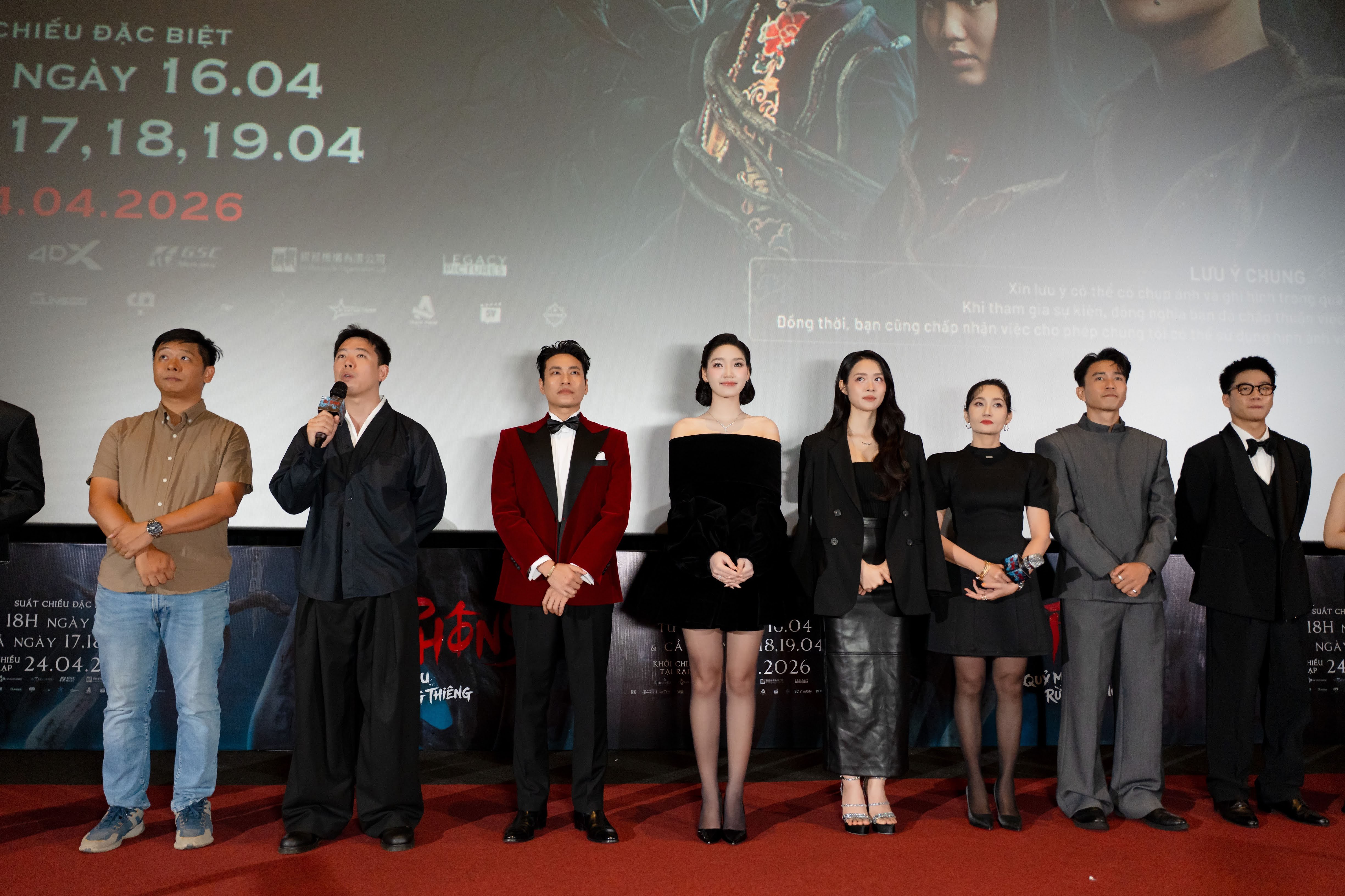 'Phí Phông: Quỷ máu rừng thiêng': Kinh dị chỉ là áo khoác, lắng đọng cảm xúc chính là nỗi sợ bên trong của con người