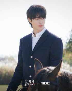 'Perfect Crown': Byun Woo Seok bị chê diễn dở, Gong Seung Yeon trở thành tâm điểm chú ý