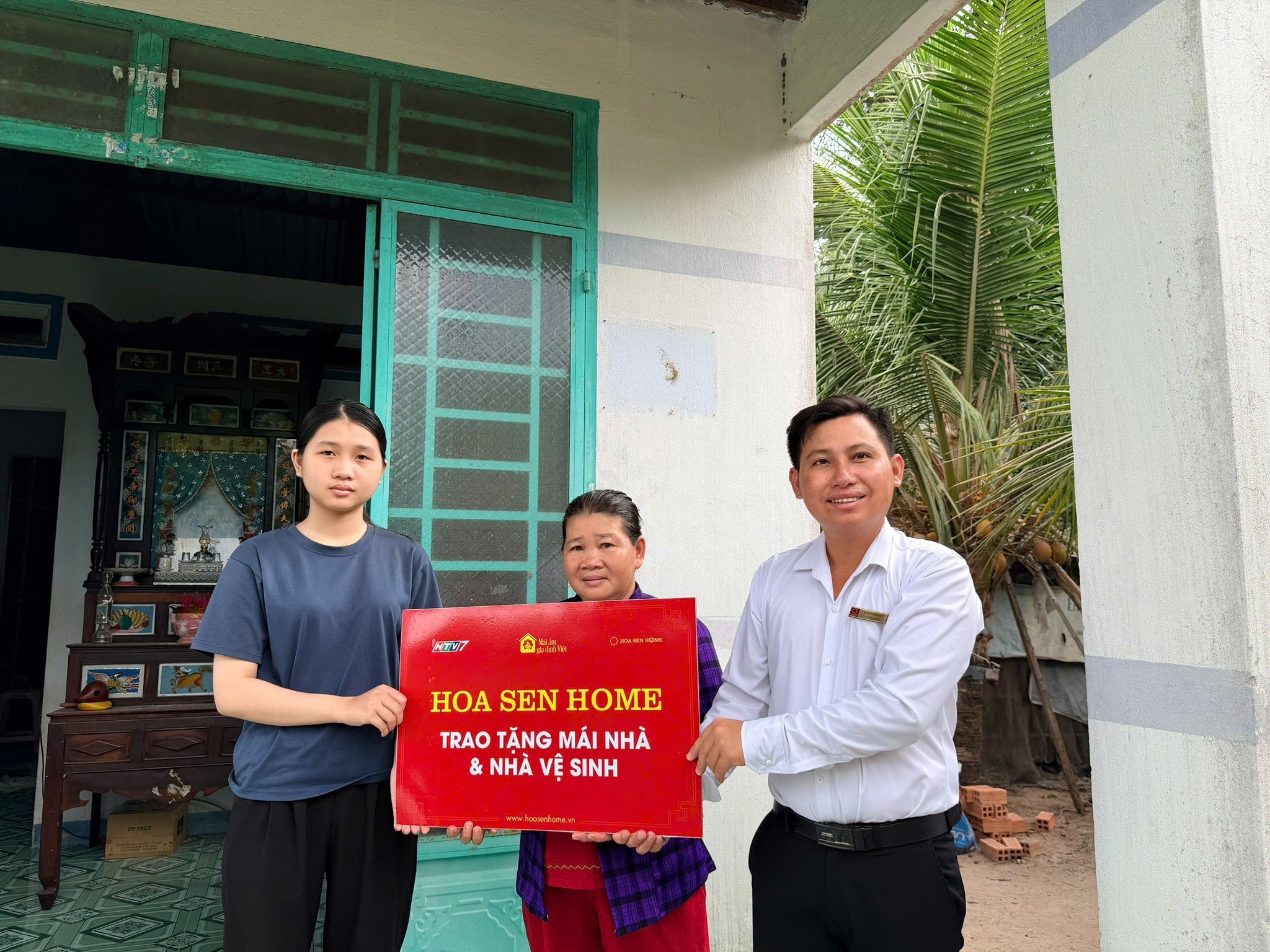 Song Luân, Anh Tú, Đỗ Nhật Hoàng hội ngộ tại 'Mái ấm gia đình Việt' ghi hình ở TP. HCM