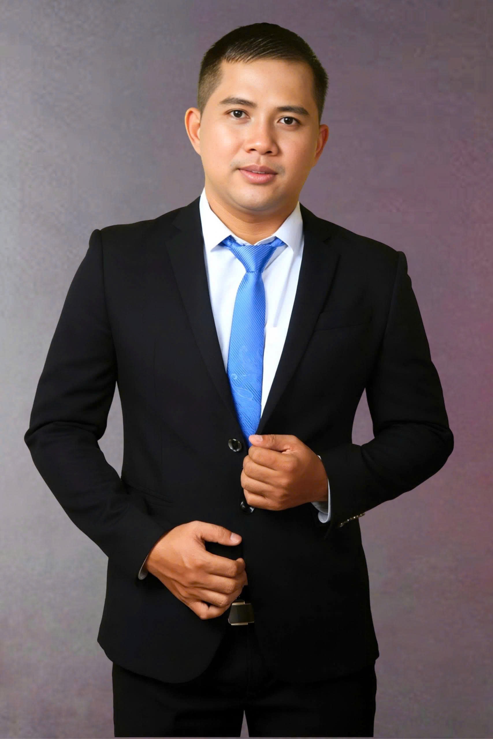 Đạo diễn Xuân Cường ngồi ghế nóng cuộc thi 'Én vàng' của Học viện Tây Nguyên phim