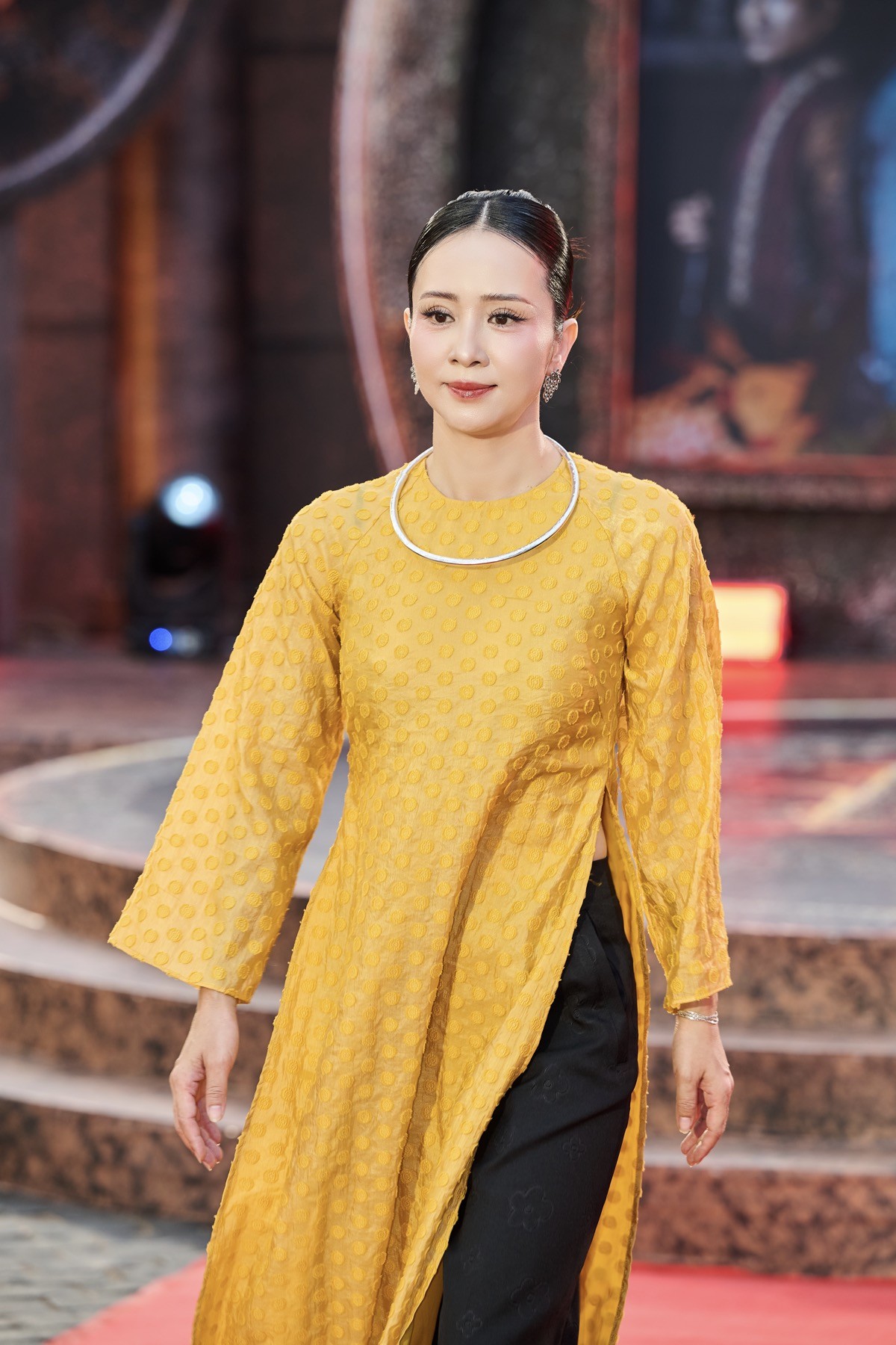 'Chị đẹp' Thúy Hiền hóa tráng sĩ trong phim 'Hộ linh tráng sĩ - Bí ẩn mộ vua Đinh'