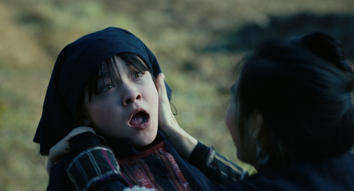 (Review) 'Phí Phông: Quỷ máu rừng thiêng': Kịch bản 'cuốn' nhưng cái kết chưa tới