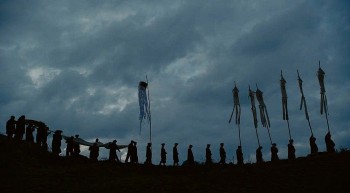 (Review) 'Phí Phông: Quỷ máu rừng thiêng': Kịch bản 'cuốn' nhưng cái kết chưa tới