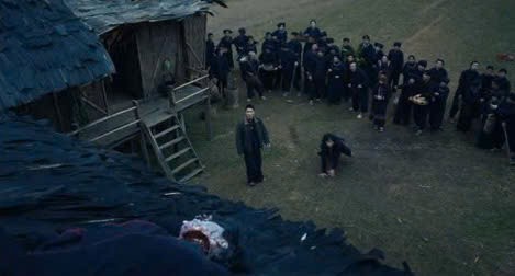 (Review) 'Phí Phông: Quỷ máu rừng thiêng': Kịch bản 'cuốn' nhưng cái kết chưa tới